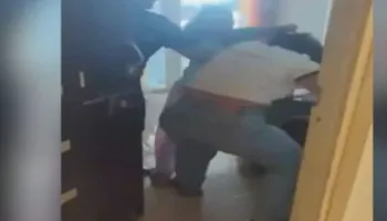 Gjeti ish-burrin me një tjetër në apartament, sherri mes grave bën xhiron e rrjetit (VIDEO)
