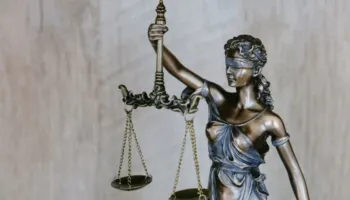 Gjyqësori / 1,792 ankesa në një vit, vetëm 3 gjyqtarë në procedim – kush i kontrollon magjistratët?