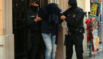Goditen grupet shqiptare që bastisnin vila dhe apartamente