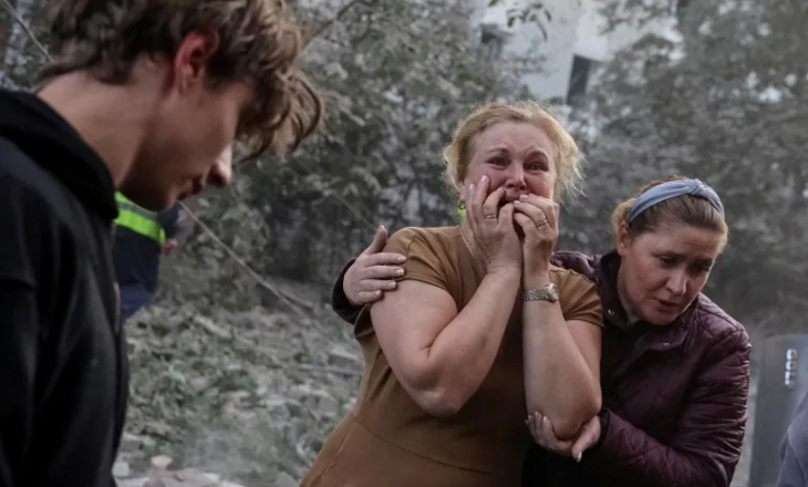 Goditje pas goditjeje! Ukraina shkatërron rafineri, baza ajrore dhe lë Krimenë në errësirë