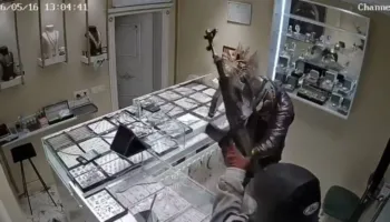 Grabitet një argjendari në Paskuqan, autorët arratisen me motor pa targa
