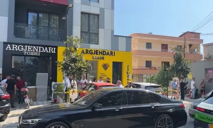 Grabitja e argjendarisë në Paskuqan, autorët morën bizhuteri floriri me vlerë mbi 1.5 milionë lekë