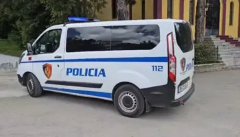 Grabitja në argjendarinë në Paskuqan, reagon Policia: Dy persona të armatosur morën bizhuteri dhe u larguan