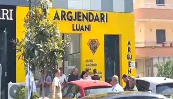 GRABITJA NE PASKUQAN, ARRESTOHET AUTORI