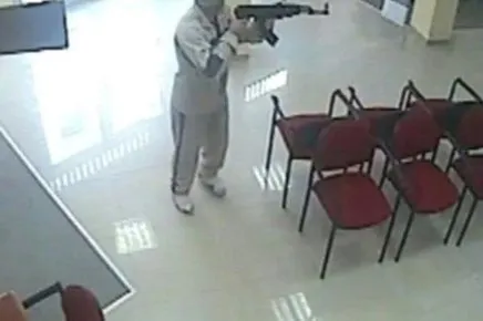 Grabitje e armatosur në një argjendari në Paskuqan/ Dy autorët arratisen me motor, ja detajet e para