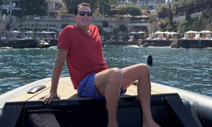 Grenell i trishtuar pas përfundimit të pushimeve në Shqipëri, ndan mesazhin e veçantë