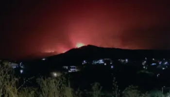 Greqia vijon betejën me zjarret, flakët mbajnë nën kërcënim dy zona. Nisin ndërhyrjet nga ajri