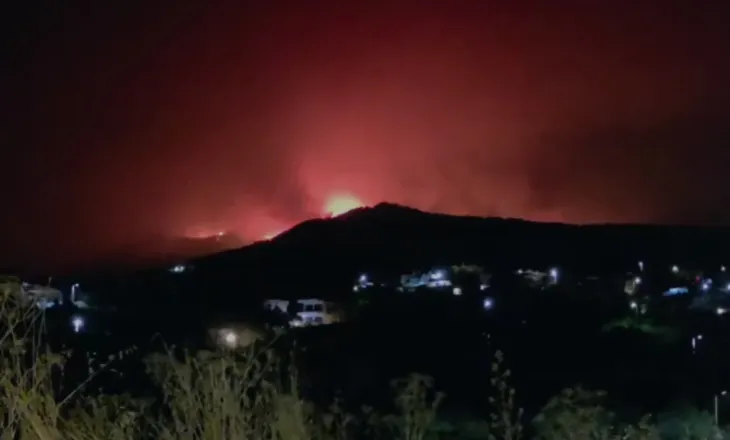 Greqia vijon betejën me zjarret, flakët mbajnë nën kërcënim dy zona. Nisin ndërhyrjet nga ajri