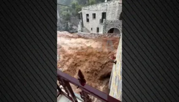 Greqi,shi i rrëmbyeshëm në Alypa, rrugët bëhen përrenj, uji hyn në shtëpi! Shikoni pamjet