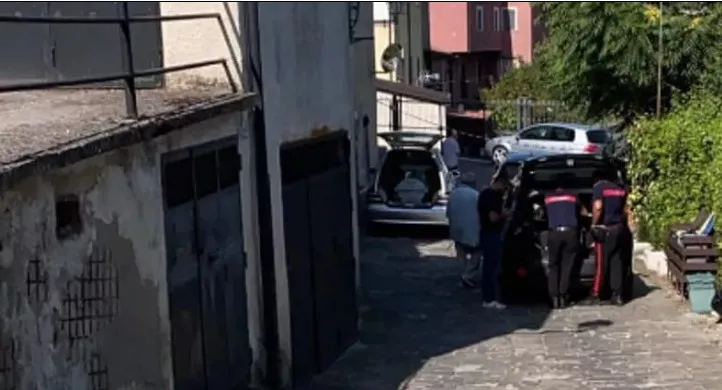 Gruaja 57-vjeçare gjendet e vdekur në shtëpi, i biri arrestohet si autori i dyshuar