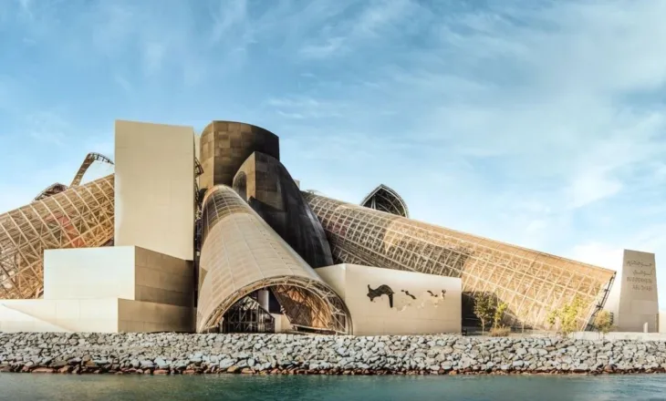 Guggenheim Abu Dhabi hapet më 11 dhjetor, duke shënuar një epokë të re për artin dhe arkitekturën