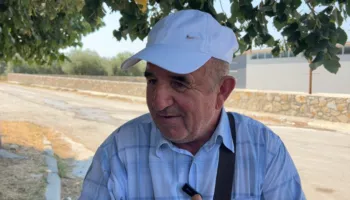 ‘Gurëzeza’ në Fier e harruar/ Banorët ankohen të shqetësuar, për rrugën: Në 2026 kalohet vetëm me gomar