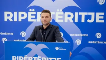‘Gushti nxorri zbuluar propagandën e mashtrimit’/ Muçollari: Tirana po digjet e po mbytet në plehra, ndërsa miliardat derdhen në beton