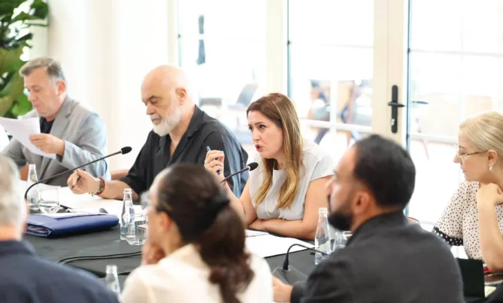 “Hap i nevojshëm për sezonin e ri politik”, Rama reagon pas takimit me deputetët dhe të deleguarit për Tiranën