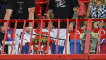 Harta e Kosovës nën flamurin serb, tifozët e Crvena Zvezdës provokojnë sërish