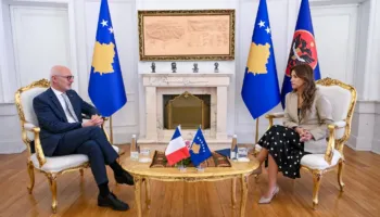 Haxhiu pret në takim lamtumirës ambasadorin francez Olivier Guérot