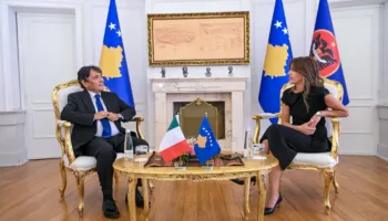 Haxhiu takohet me ambasadorin italian, në fokus bashkëpunimi Kosovë-Itali