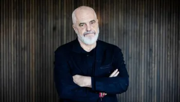 Himni shqiptar nuk u ekzekutua gjatë aktivitetit në Pustec, reagon Rama: Parodi dhe cirk i lashtë me flamuj në epokën e AI!