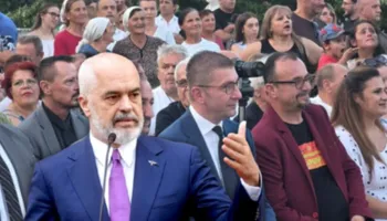 Himni shqiptar nuk u luajt në Pustec, Rama: Parodi, nuk e ulim veten në vendin e tyre, s’ka mushkë Troje që na lëkund