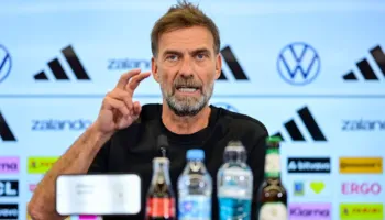 “Hoeness? Nuk më intereson çfarë thotë”, Klopp: Njerëzit po nxitohen
