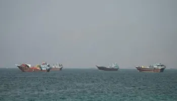 Hormuzi në pikën e përplasjes, SHBA i merr terren Iranit, mbi 80% e anijeve po përdorin korridorin e Omanit