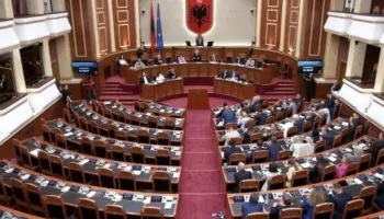 Hotele me 5 yje dhe dieta deri në 150 euro në ditë, zbardhen rregullat e reja të Qeverisë për shpenzimet e zyrtarëve të lartë! Biletat i pret…