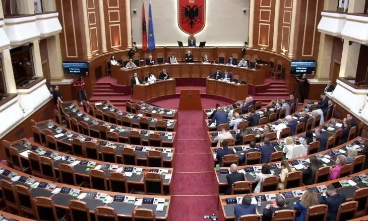 Hotele me 5 yje dhe dieta deri në 150 euro në ditë, zbardhen rregullat e reja të Qeverisë për shpenzimet e zyrtarëve të lartë! Biletat i pret…