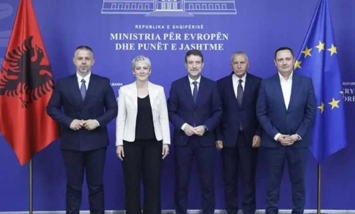 Hoxha mbledh shqiptarët e Luginës në Tiranë/ Premton mbështetje për të drejtat dhe përfaqësimin në Serbi