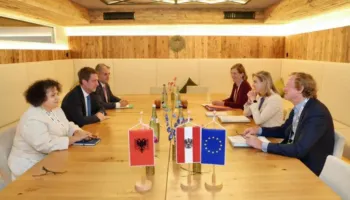 Hoxha pret ministren austriake: Vjena, mbështetëse e palëkundur e rrugës së Shqipërisë drejt BE-së