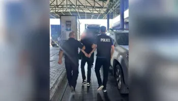 I dënuar me 11 vite e 6 muaj burg/ Ekstradohet nga Shqipëria në Kosovë për vrasje, i kërkuari ndërkombëtar
