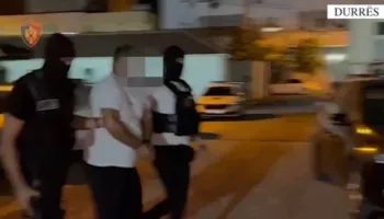 I dënuar në Prishtinë për falsifikim dhe mashtrim, arrestohet i fshehur në plazhin e Durrësit kosovari, do ekstradohet!