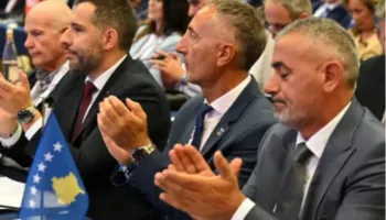 Incidenti/ Delegacioni serb braktis sallën gjatë raportimit të Kosovës për “Prishtina 2030”