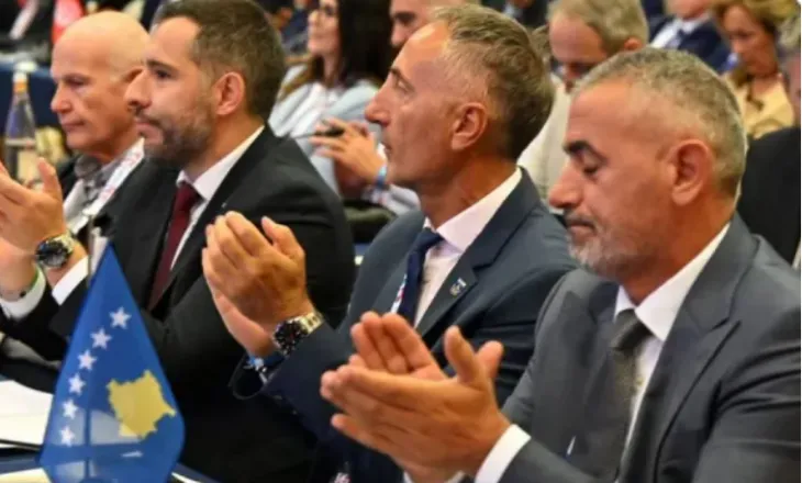 Incidenti/ Delegacioni serb braktis sallën gjatë raportimit të Kosovës për “Prishtina 2030”
