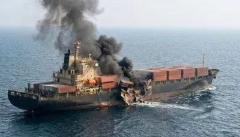 Incidenti i ri në Ngushticën e Hormuzit, sulmohet një anije. Një marinar i zhdukur –