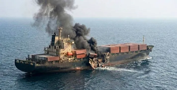 Incidenti i ri në Ngushticën e Hormuzit, sulmohet një anije. Një marinar i zhdukur –