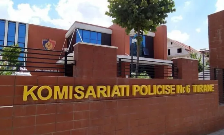 Indiani tenton për të vjedhur në banesë, policia e arreston në majë të çatisë