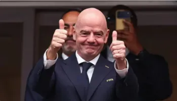 Infantino dorëzohet përballë presionit, heq dorë nga plani i shitjes së aksioneve