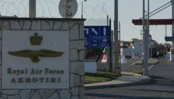 Irani mesazh Qipros: Nuk jeni në rrezik, për sa kohë që bazat britanike nuk përdoren kundër nesh