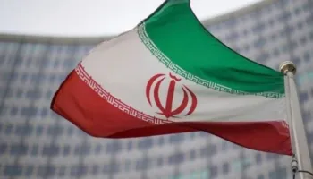 Irani në bisedime me Omanin për të krijuar një rrugë të përkohshme për anijet përmes Ngushticës së Hormuzit –