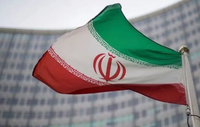 Irani në bisedime me Omanin për të krijuar një rrugë të përkohshme për anijet përmes Ngushticës së Hormuzit –