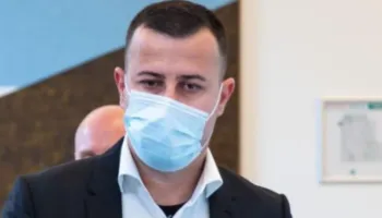 Islanda liron Angjelin Sterkajn, edhe pse u dënua me 16 vjet burg për vrasjen e Armand Beqirajt! E dëbon edhe nga ishulli
