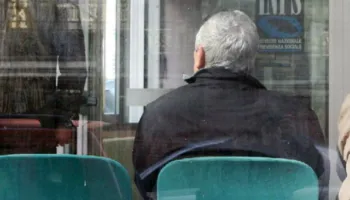 Itali, gjykata pezullon martesën e 86-vjeçarit me shqiptaren 35 vite më të re
