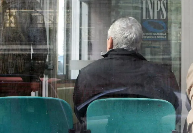 Itali, gjykata pezullon martesën e 86-vjeçarit me shqiptaren 35 vite më të re