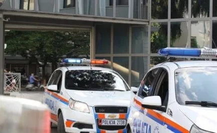 Italianët u dhunuan në Tiranë, policia: U ndihmuan nga Policia Bashkiake, njëri prej tyre ishte konfliktuar me…