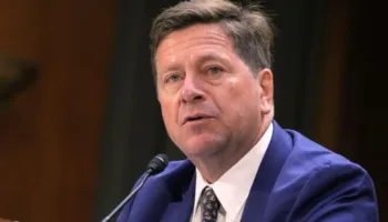 Jay Clayton betohet si Drejtor i Inteligjencës Kombëtare të SHBA