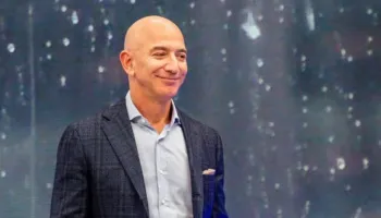 Jeff Bezos ble 30% të aksioneve të Liverpool, klubi anglez e konfirmon: Marrëveshja me vlerë 1.65 miliardë paund