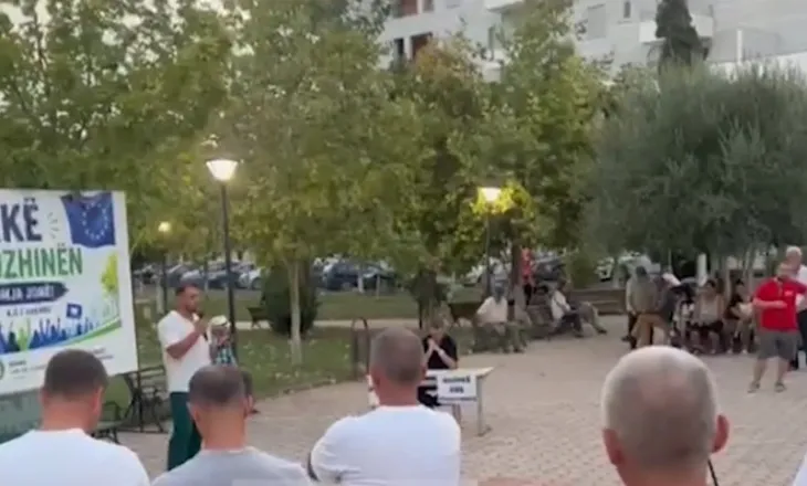 “Jo bashkim me Kavajën”- Banorët e Rrogozhinës përsëri në protestë kundër Territoriales dhe shkrirjes së Bashkisë: S’kemi probleme! (VIDEO)