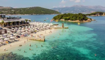 Jo vetëm korriku dhe gushti, media italiane tregon pse Riviera Shqiptare shijohet më shumë jashtë sezonit!
