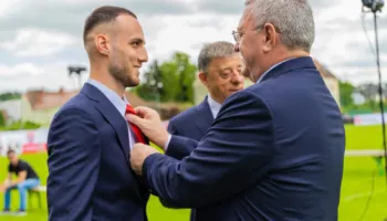 “Ju jeni krenari kombëtare”! Armand Duka uron Mario Mitajn për kalimin në Serie A
