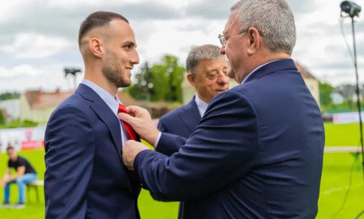“Ju jeni krenari kombëtare”! Armand Duka uron Mario Mitajn për kalimin në Serie A